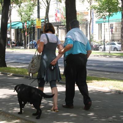 Der Ex-Bawag-Boss zeigte sich mit seiner Frau Ruth und dem Hund