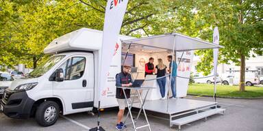 Rückzahlungen: Ansturm auf den EVN-Infobus