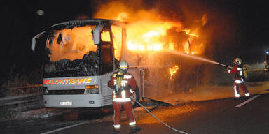 36 Menschen aus Bus gerettet