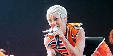 Düstere Pink als romantische Tätowierung