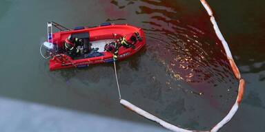 &Ouml;laustritt an der Traun besch&auml;ftigte Feuerwehren seit Samstag
