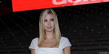 Das Paar feierte mit mehr als 500 G&auml;sten