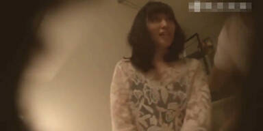 H&uuml;bsches japanisches M&auml;dchen bei einem Date