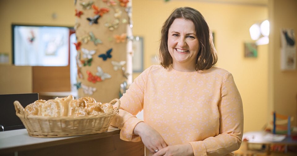 Im Mittelpunkt der Verkaufsaktion stehen die flaumigen „Schmetterlingsbrote“. Dr. Sophie Kitzmüller, Leiterin des EB-Hauses in Salzburg, und ihr Team sind für jede Unterstützung dankbar.