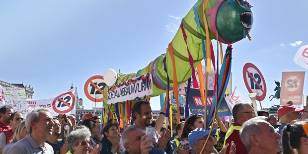 Demo gegen 12-Stunden-Tag