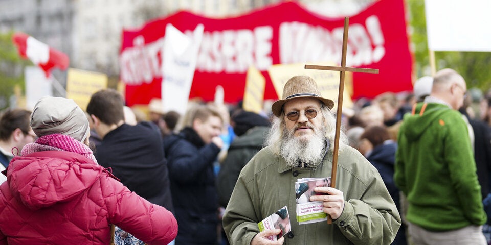 Eskalation bei Demo: Polizei setzt Pfefferspray ein