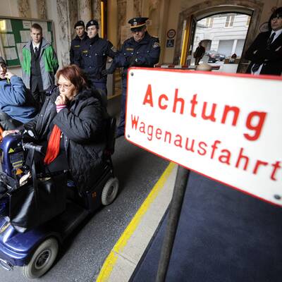 200 Behinderte zeigen ihren Unmut