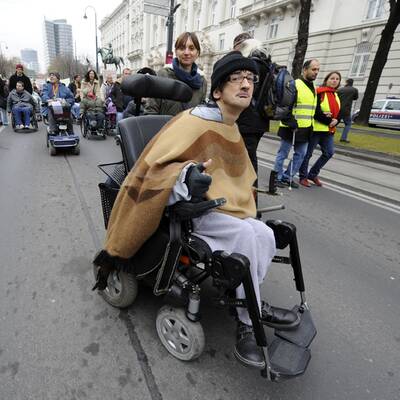 200 Behinderte zeigen ihren Unmut