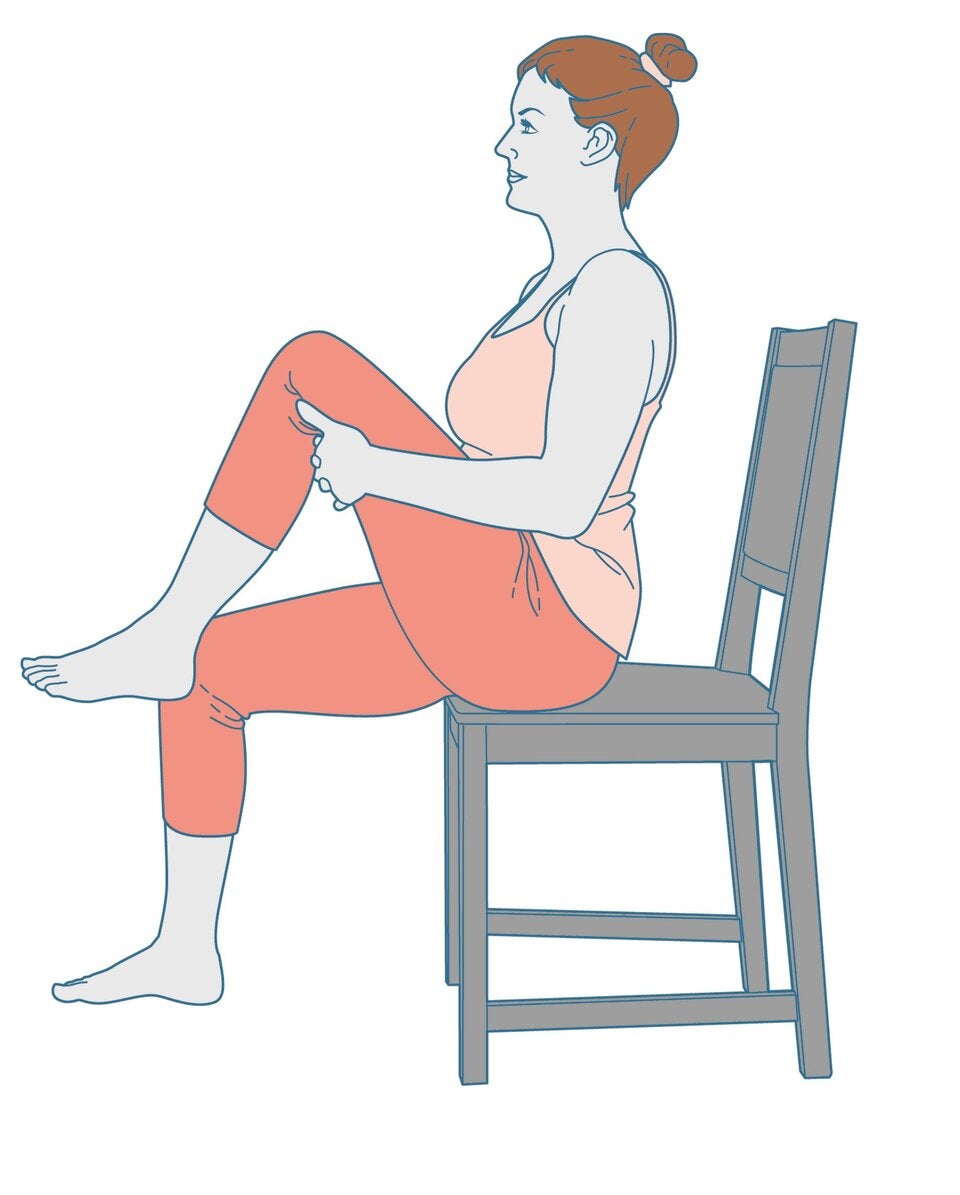 Stress abbauen im Sitzen? Diese Stuhl-Yoga-Übungen helfen sofort