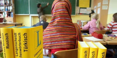 Schulleiterin bezeichnet Deutschpflicht als "Schwachsinn"