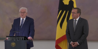 Deutsistorius als neuer Verteidigungsminister angelobt.png