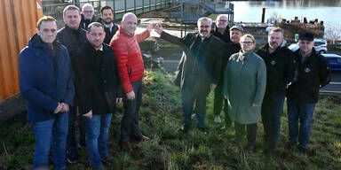 AK-Pr&auml;sidenten Andreas Stangl und Markus Wieser und Betriebsr&auml;te der betroffenen Unternehmen