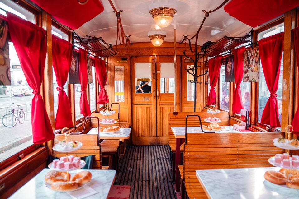 Kaffeehaus auf Schienen: Nespresso fährt mit Bim über den Wiener Ring