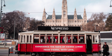 Kaffeehaus auf Schienen: Nespresso f&auml;hrt mit Bim &uuml;ber den Wiener Ring