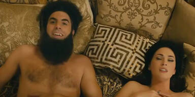 Anfangsszene: Baron Cohen als Diktator