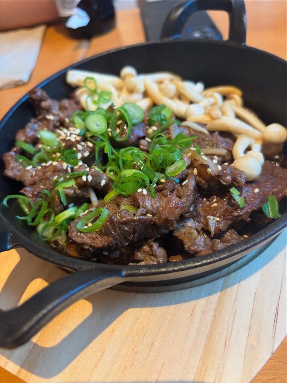 Mamas Spezialität: Bulgogi mit Rindfleisch und Pilzen.