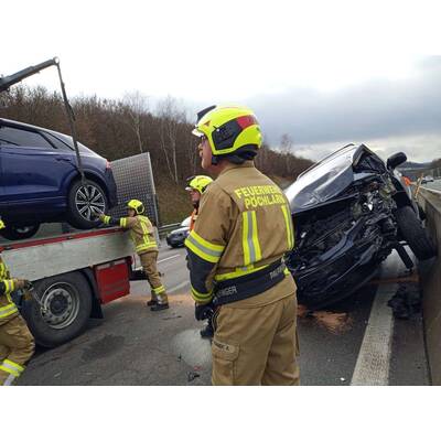 Weihnachtshorror auf A1: Serienunfälle mit 26 Fahrzeugen