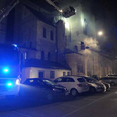 Dom in Wr. Neustadt brennt