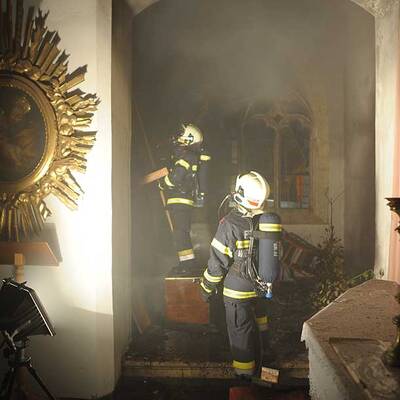 Dom in Wr. Neustadt brennt