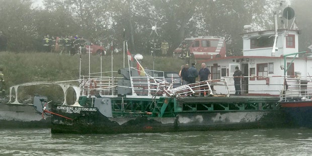 Schubverband rammt Donaurollfähre bei Klosterneuburg