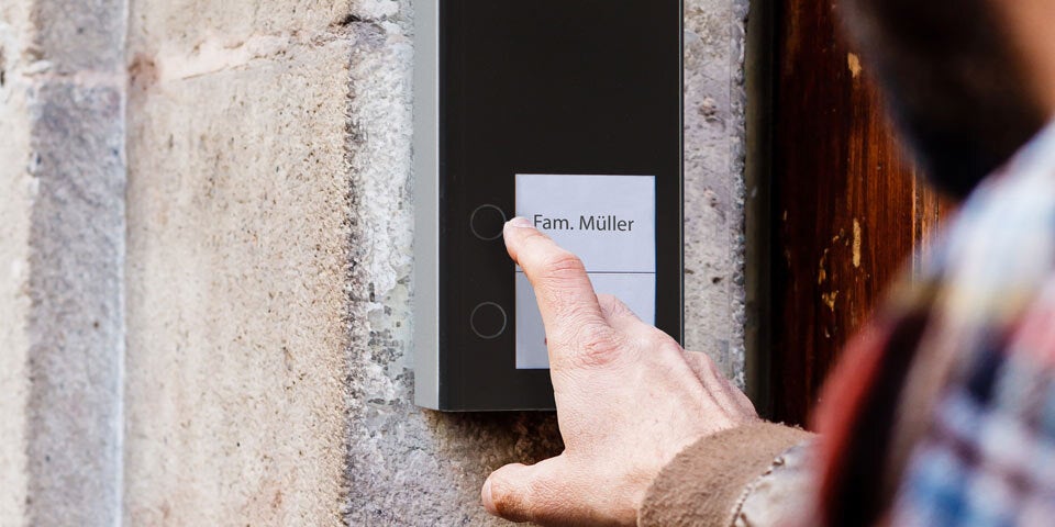 Smarte Türsprechstellen im Vergleich