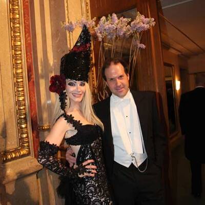 Die schrägsten Opernball-Outfits