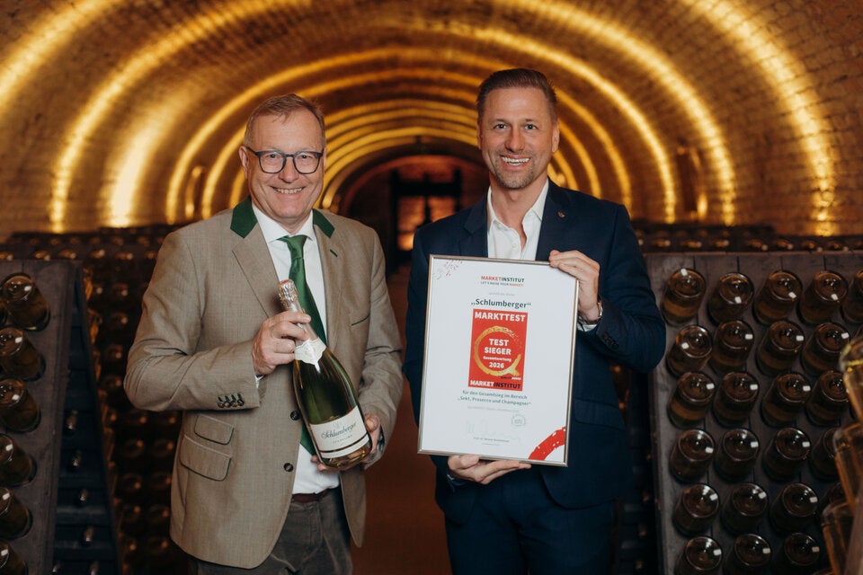  Die beste Marke der Branche wird mit dem „Market Quality Award“ ausgezeichnet: Werner Beutelmeyer (Market Institut) und Florian Czink (Schlumberger)