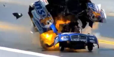 Drag Racer explodiert bei Rennen mit 400km/h