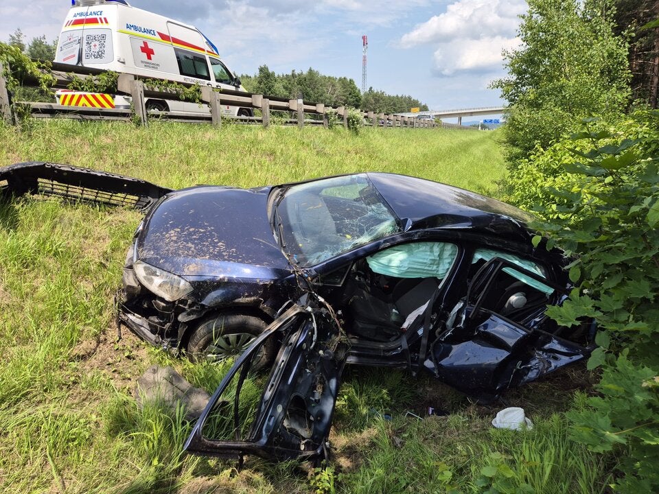 Drogenlenker crasht Familienauto FF Neunkirchen-Stadt