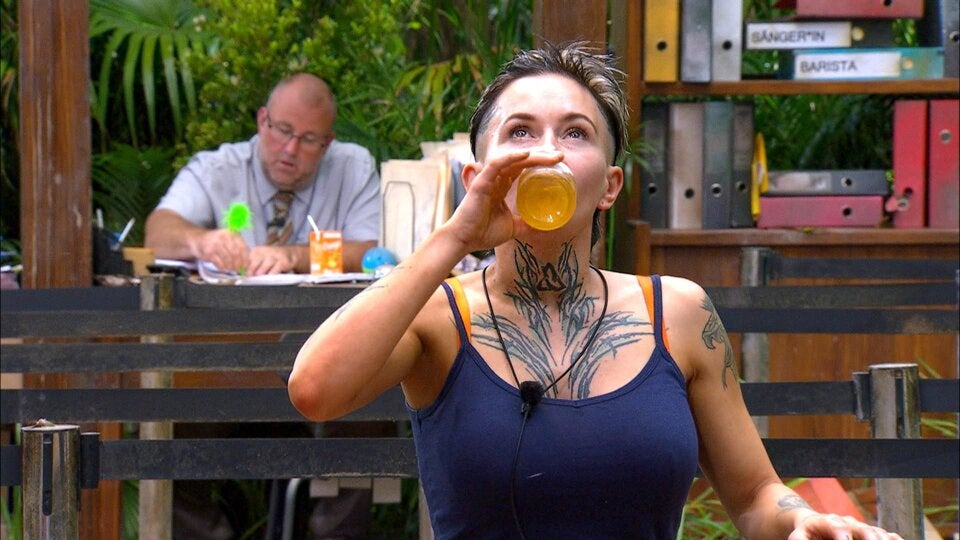 Dschungel-Start mit 1. Streit, Betten-Bruch und Nacktbad