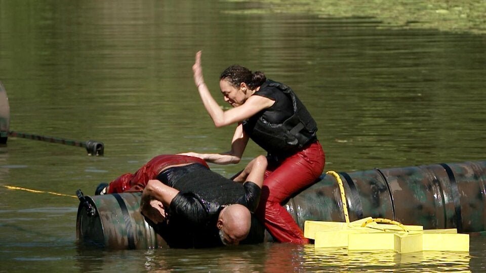 Dschungel-Start mit 1. Streit, Betten-Bruch und Nacktbad