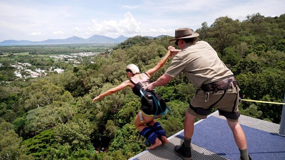 Dschungel-Start mit 1. Streit, Betten-Bruch und Nacktbad