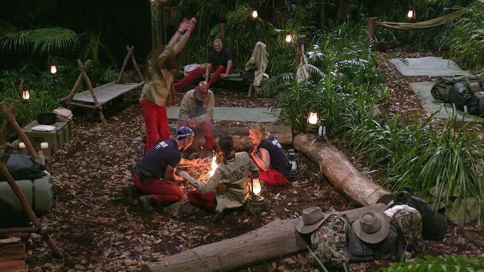 Dschungel-Start mit 1. Streit, Betten-Bruch und Nacktbad