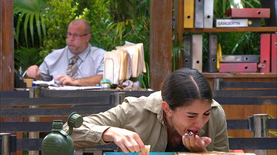 Dschungel-Start mit 1. Streit, Betten-Bruch und Nacktbad