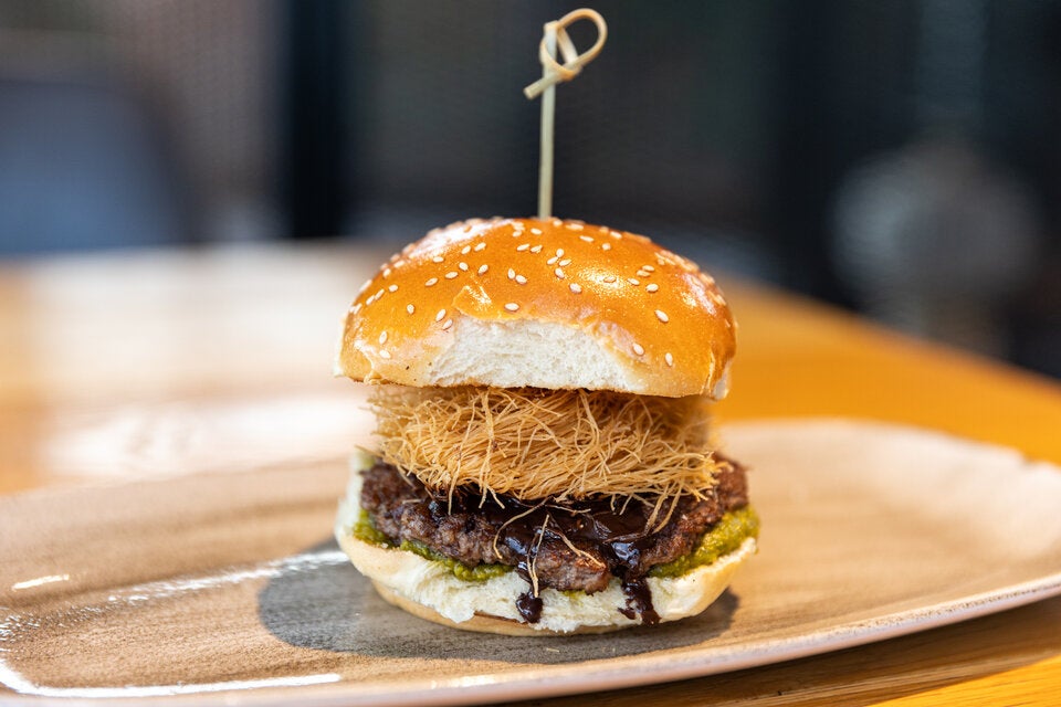 Nach Krapfen und Pizza: Jetzt kommt der Dubai Schokoladen Burger