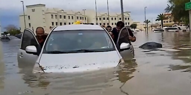 Klum-Model strandet in Fluten