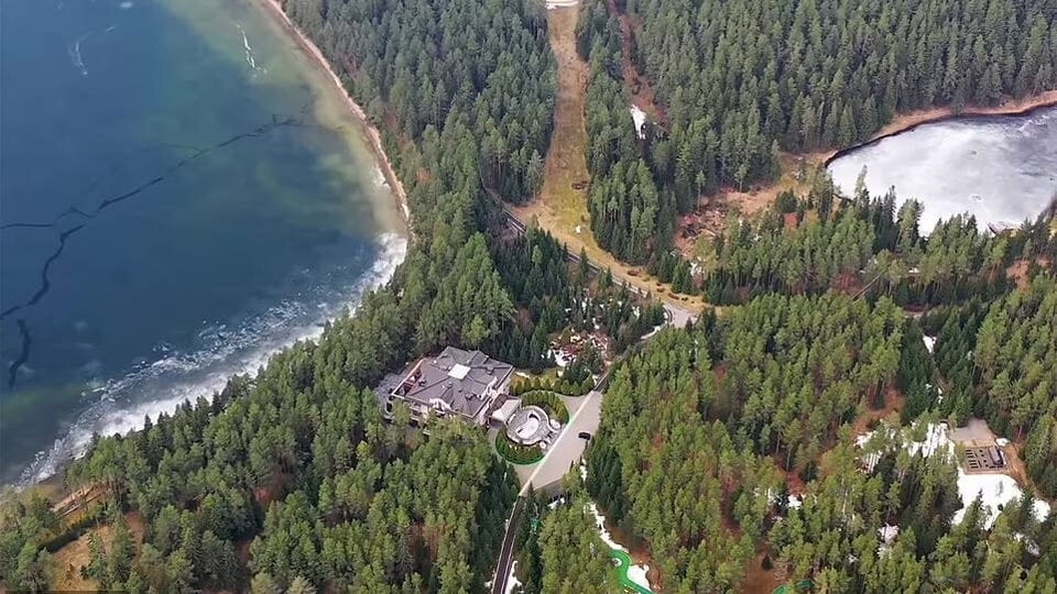 Putin versteckt sich in seinem geheimen Wald-Palast