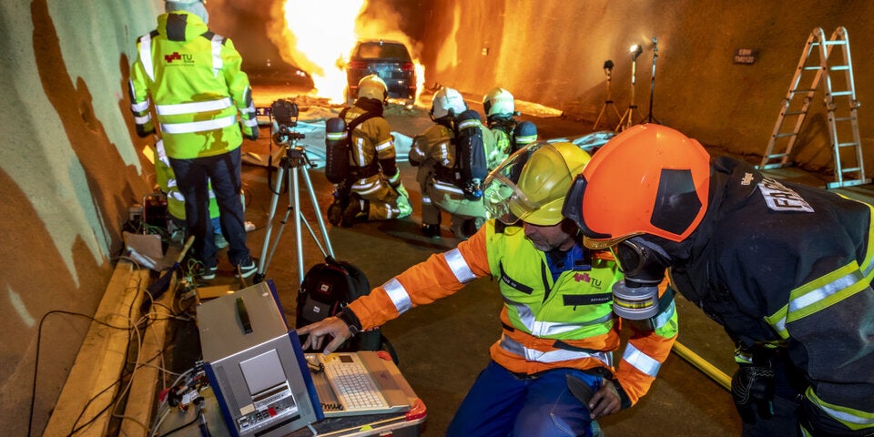 Halten heimische Tunnel brennenden E-Autos stand?