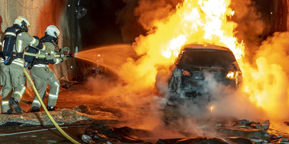 Halten heimische Tunnel brennenden E-Autos stand?