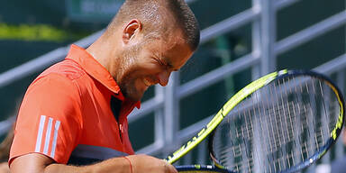 Tennis-Profi pr&uuml;gelt sich selbst halb k.o.