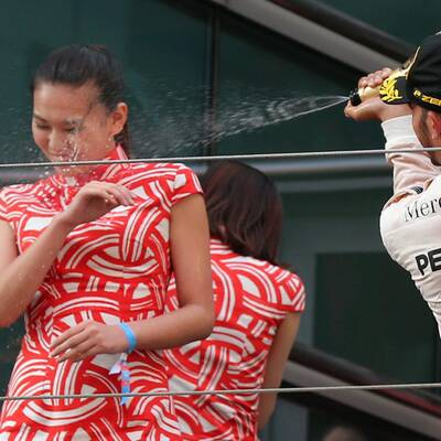 Hamilton: Ärger nach dieser Sektdusche