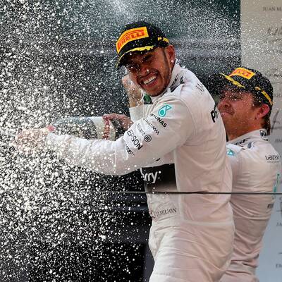 Hamilton: Ärger nach dieser Sektdusche
