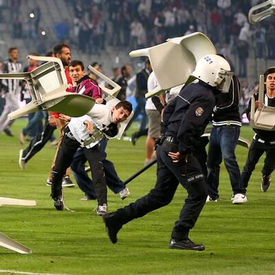 Krawalle beim Istanbuler Derby