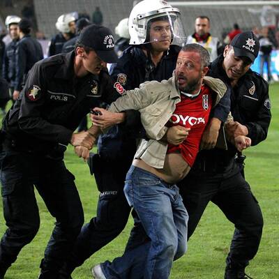 Krawalle beim Istanbuler Derby