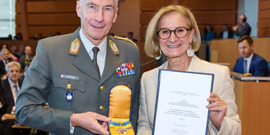 49 Ehrenzeichen im NÖ Landhaus überreicht