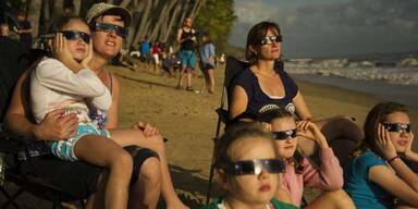 Zehntausende bei totaler Sonnenfinsternis