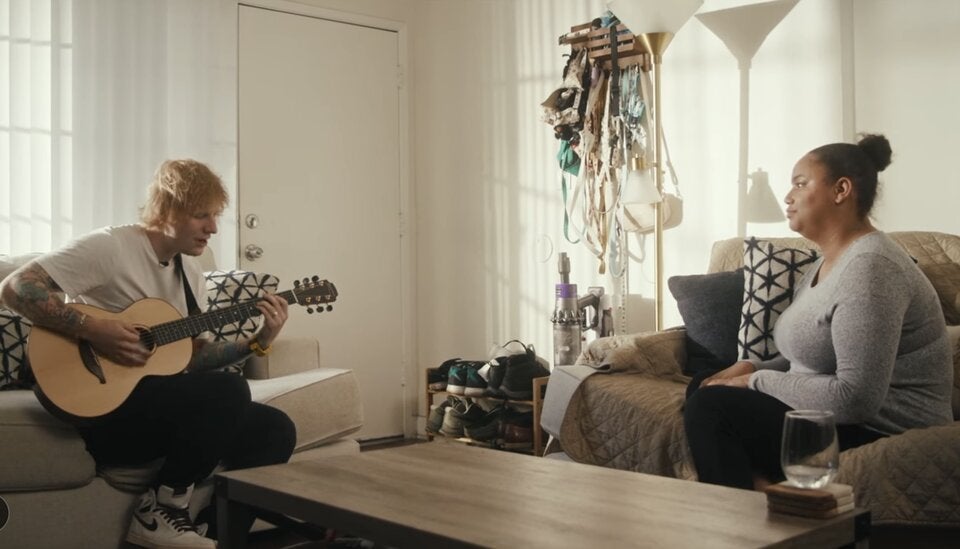 Ed Sheeran überrascht mit Live-Album aus 14 Fan Wohnzimmern