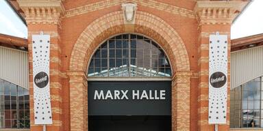 Mode, Kunst, Kosmetik: Edelstoff-Markt lockt in die Marx Halle