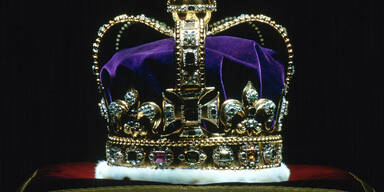 Legend&auml;re Krone ist f&uuml;r Charles zu klein