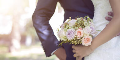 Ehe-Schock: Frau ist Mutter von Braut und Br&auml;utigam